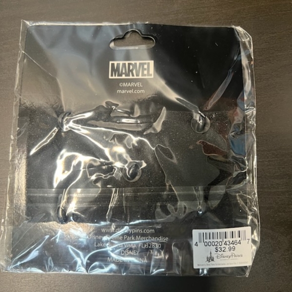 MARVEL CHOOSE YOUR SET #2 DISNEYLAND RESORT PASSHOLDER EXCLUSIVE - Picture 2 of 2
